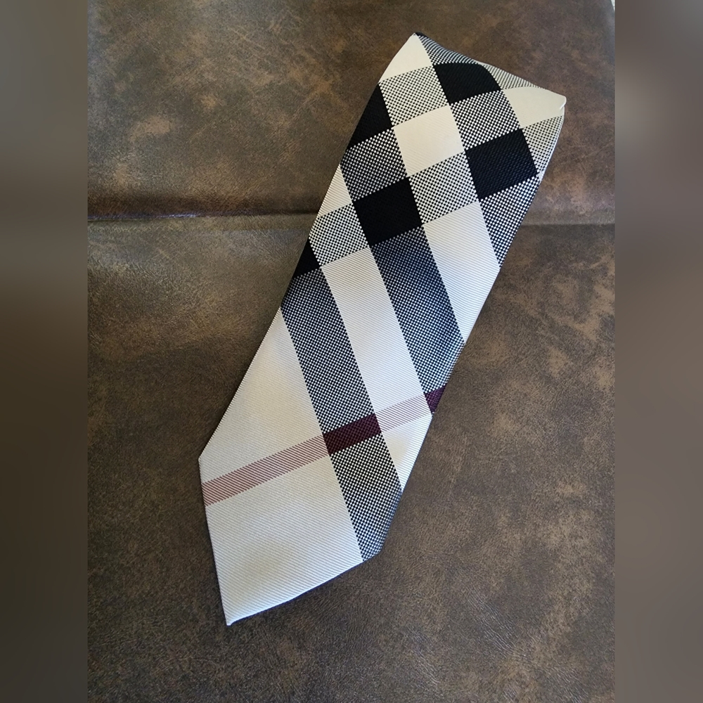 Burberry Check Tie - 100% Silk